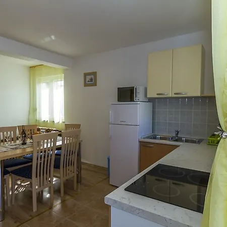 Ivica Apartment *
