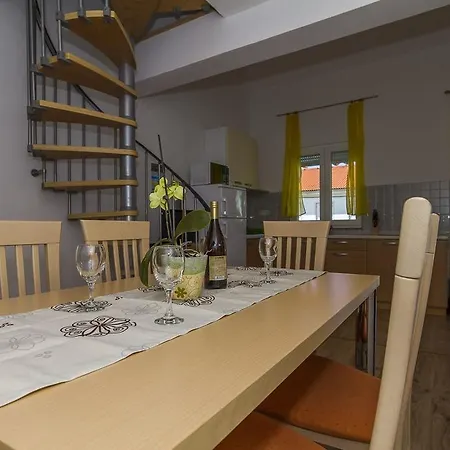 Ivica Apartamento *