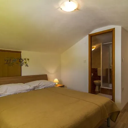 Apartment Ivica Palit